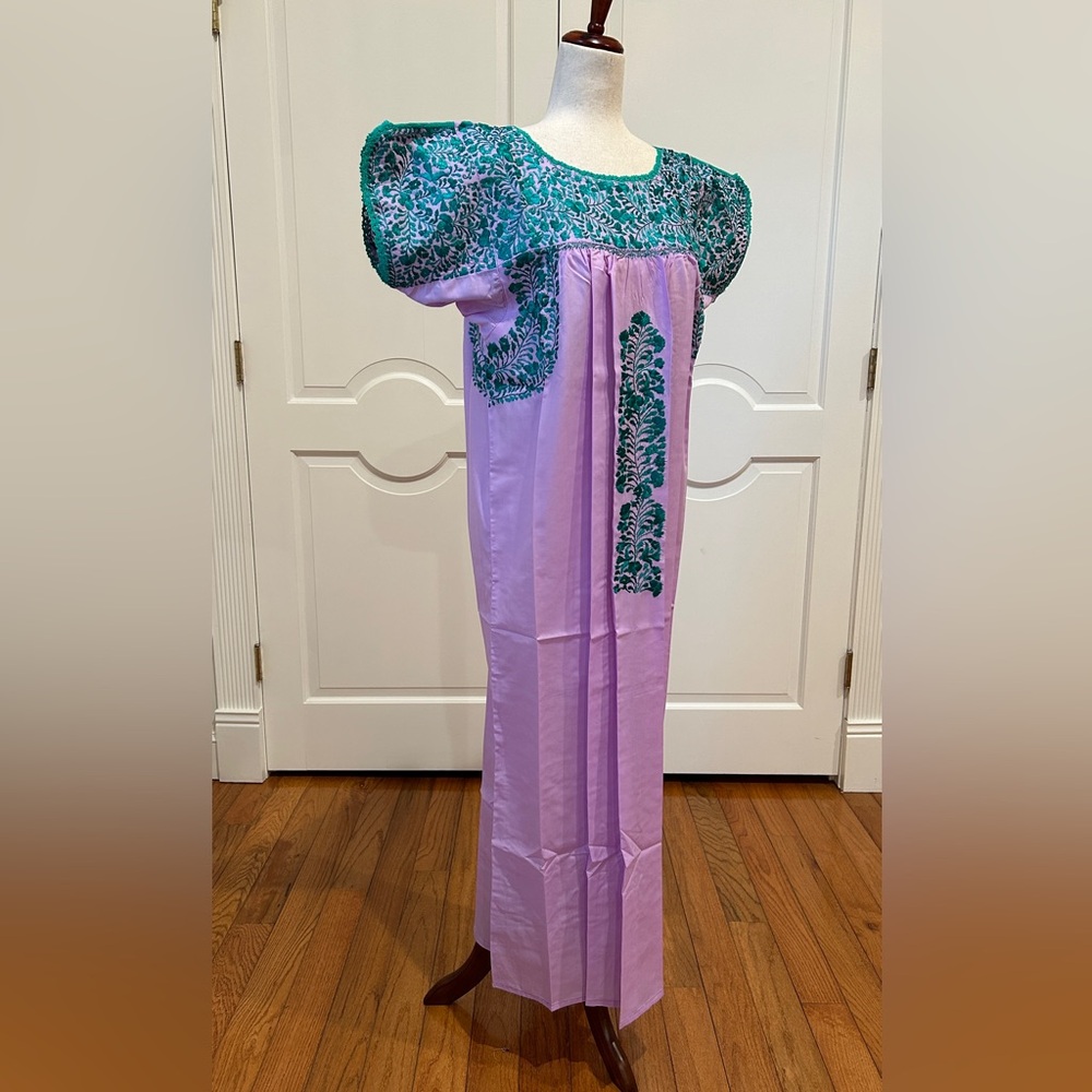 San Antonino Maxi Dress,Oaxaca Mexican dress.Hand Embroidered with Silk Threads. - Picture 6 of 10